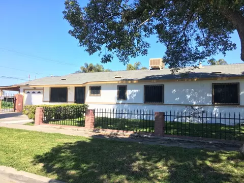 690 E Ash Ave, Tulare, CA 93274 photo 1