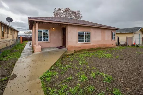712 E Merced, Avenal, CA 93204 photo 1