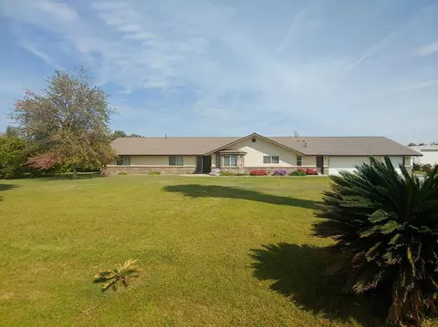 5788 N De Wolf Ave, Clovis, CA 93619 photo 1