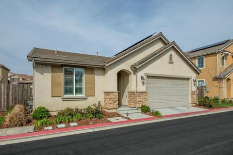 3376 Crevasse Ln, Clovis, CA 93619 photo 1