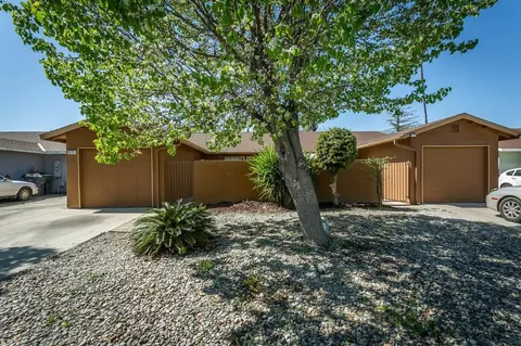 976 Acacia Ave, Clovis, CA 93612 photo 1