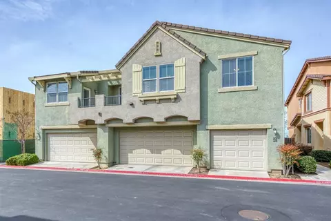 374 N Amedeo Ln, Clovis, CA 93611 photo 1