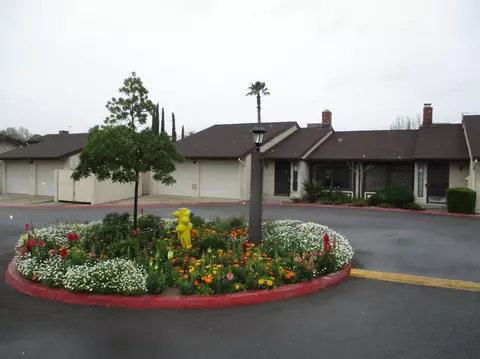 1677 Willow Ave, Clovis, CA 93612 photo 1