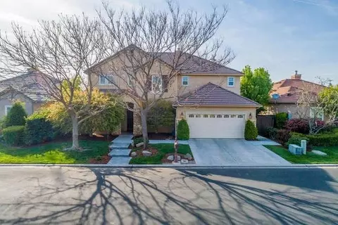 4479 N Emerald Peak Dr, Clovis, CA 93619 photo 1