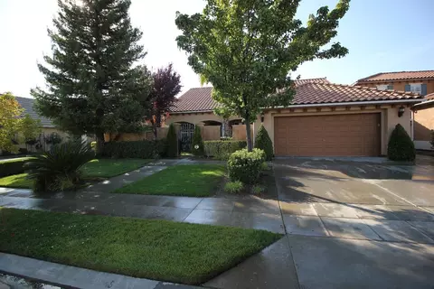 1844 N Whiteash Ave, Clovis, CA 93619 photo 1