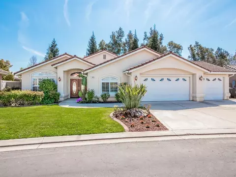 121 E Loop, Madera, CA 93637 photo 1
