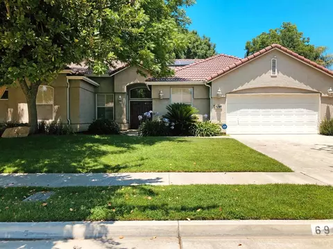 698 Avalon Dr, Lemoore, CA 93245 photo 1