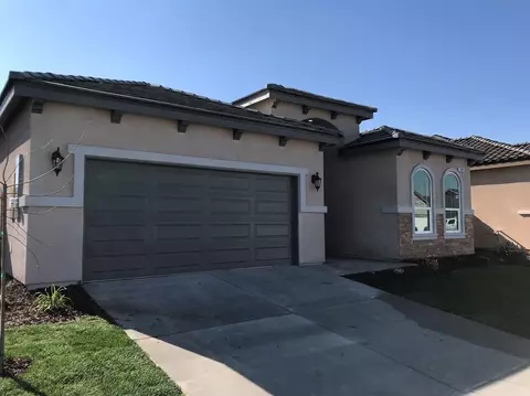 561 Bo Tree Ln, Madera, CA 93637 photo 1