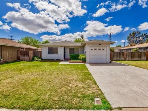 1064 Brookside Dr, Clovis, CA 93612 photo 1