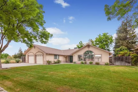15632 W C St, Kerman, CA 93630 photo 1