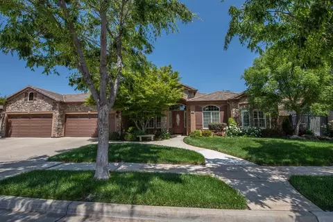 637 W Omaha Ave, Clovis, CA 93619 photo 1