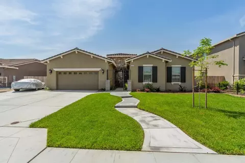 833 E Aretha, Fowler, CA 93625 photo 1