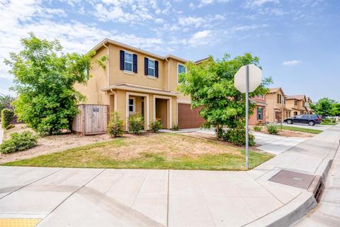 796 Pear St, Madera, CA 93638 photo 1