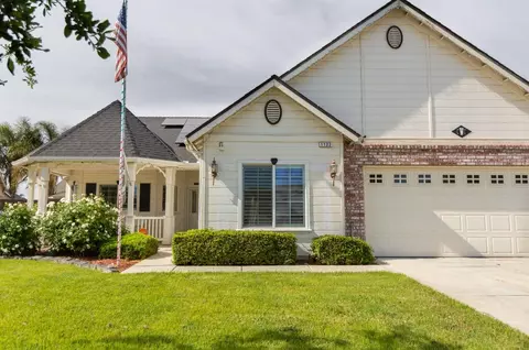 1122 Prosperity Dr, Lemoore, CA 93245 photo 1