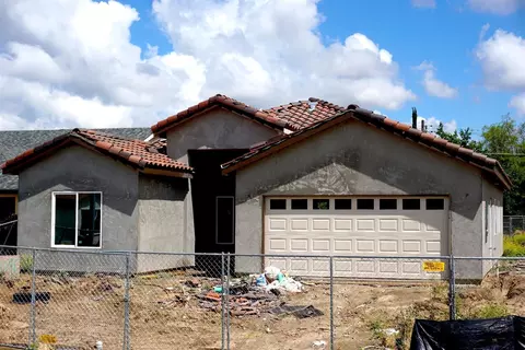 1019 Riverside Dr, Madera, CA 93638 photo 1