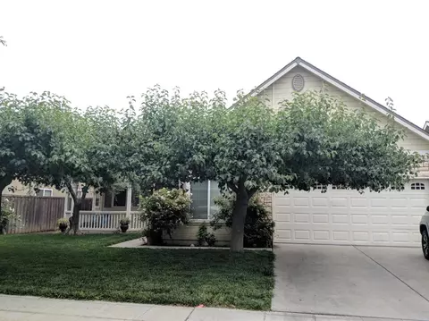 196 E Gibson Ave, Reedley, CA 93654 photo 1
