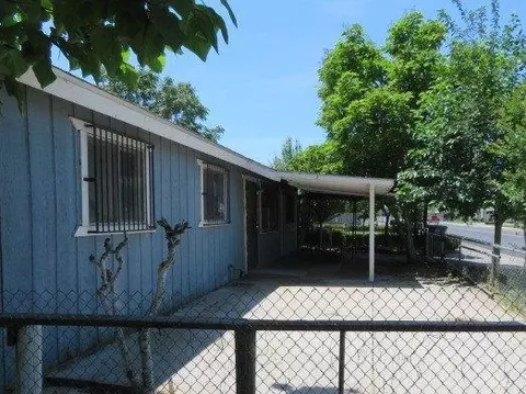 1024 Clinton St, Madera, CA 93638 photo 1