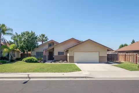 2474 Vartikian Ave, Clovis, CA 93611 photo 1