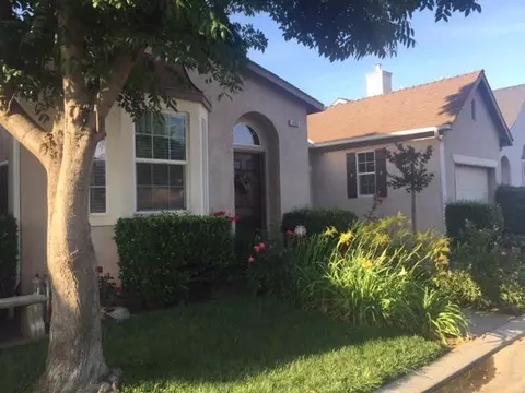 663 W Lisbon Ln, Clovis, CA 93619 photo 1
