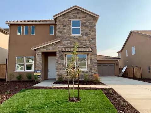 659 Blossom Way S, Madera, CA 93636 photo 1