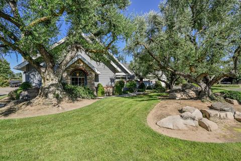 9318 N Sunnyside Ave, Clovis, CA 93619 photo 1