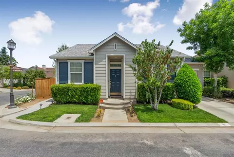 81 W Barcelona Ln, Clovis, CA 93619 photo 1