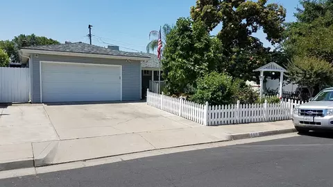 448 W San Jose Ave, Clovis, CA 93612 photo 1