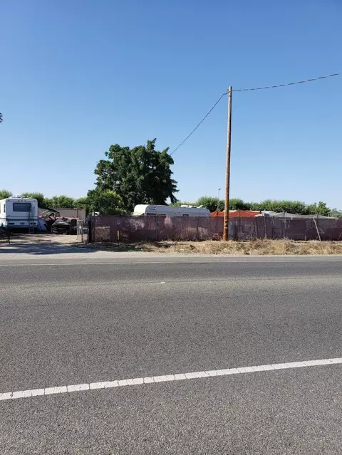 17402 W Whitesbridge Ave, Kerman, CA 93630 photo 1