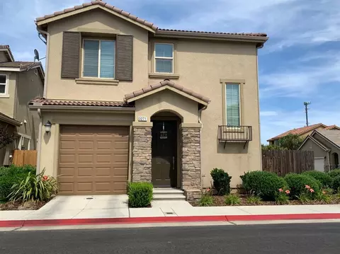 3271 Alps Ln, Clovis, CA 93619 photo 1
