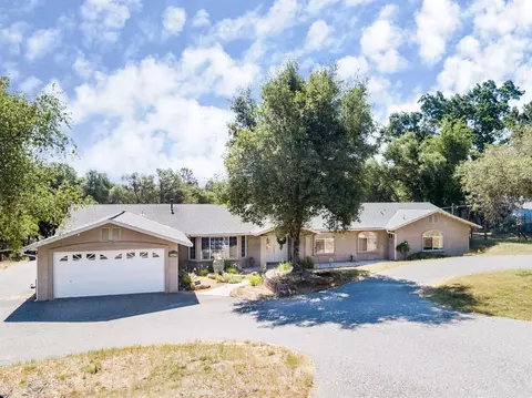 31427 Apache Rd, Coarsegold, CA 93614 photo 1