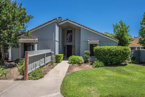 1838 Cougar Ln, Clovis, CA 93611 photo 1