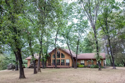 37530 Bear Meadow Rd, Oakhurst, CA 93644 photo 1