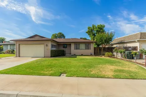 668 W Indianapolis Ave, Clovis, CA 93612 photo 1