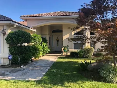 17 Breeze Way, Madera, CA 93637 photo 1