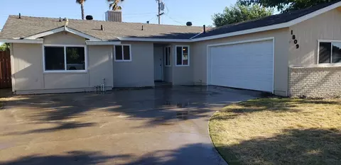 1809 3rd St, Sanger, CA 93657 photo 1