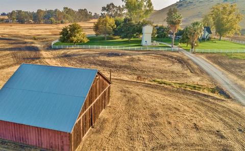 13305 Tollhouse Rd, Clovis, CA 93619 photo 1