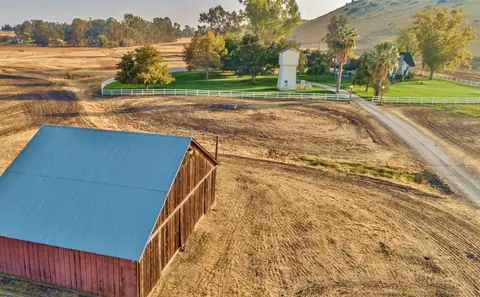 13305 Tollhouse Rd, Clovis, CA 93619 photo 1