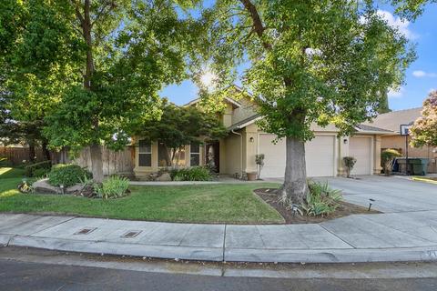 212 N Cypress Ave, Clovis, CA 93611 photo 1