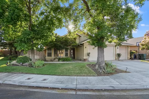 212 N Cypress Ave, Clovis, CA 93611 photo 1