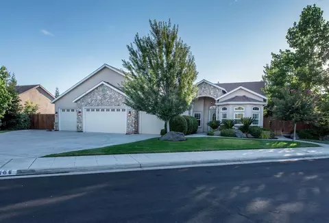 106 N Fairfax Ave, Clovis, CA 93612 photo 1