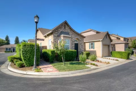 614 W Milano Ln, Clovis, CA 93619 photo 1