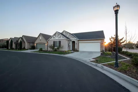 1776 N Mcpherson Ln, Clovis, CA 93619 photo 1