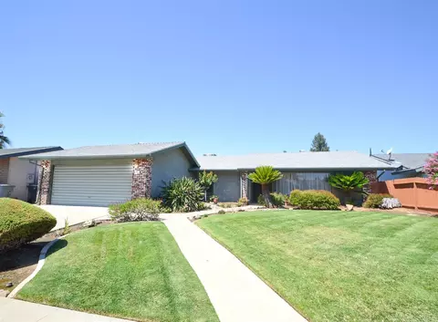 476 Laverne Ave, Clovis, CA 93611 photo 1
