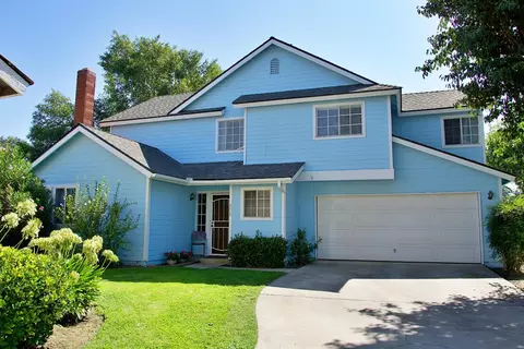 836 E Oakridge Ave, Visalia, CA 93292 photo 1