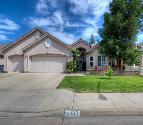 2832 E Deyoung Dr, Fresno, CA 93720 photo 1