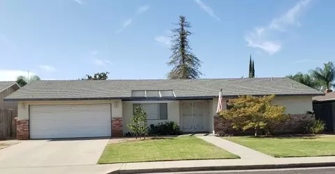 596 E Bel Aire Dr, Dinuba, CA 93618 photo 1