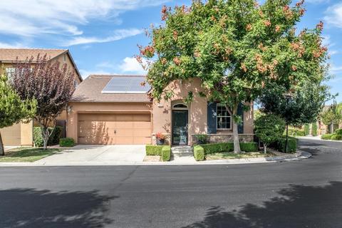 1676 N Dara Ln, Clovis, CA 93619 photo 1