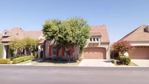 39 W Powers, Clovis, CA 93619 photo 1