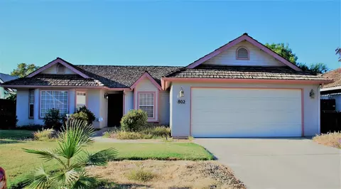 802 E Palm Dr, Hanford, CA 93230 photo 1