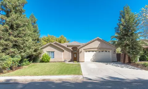 2420 E Center Ct, Visalia, CA 93292 photo 1